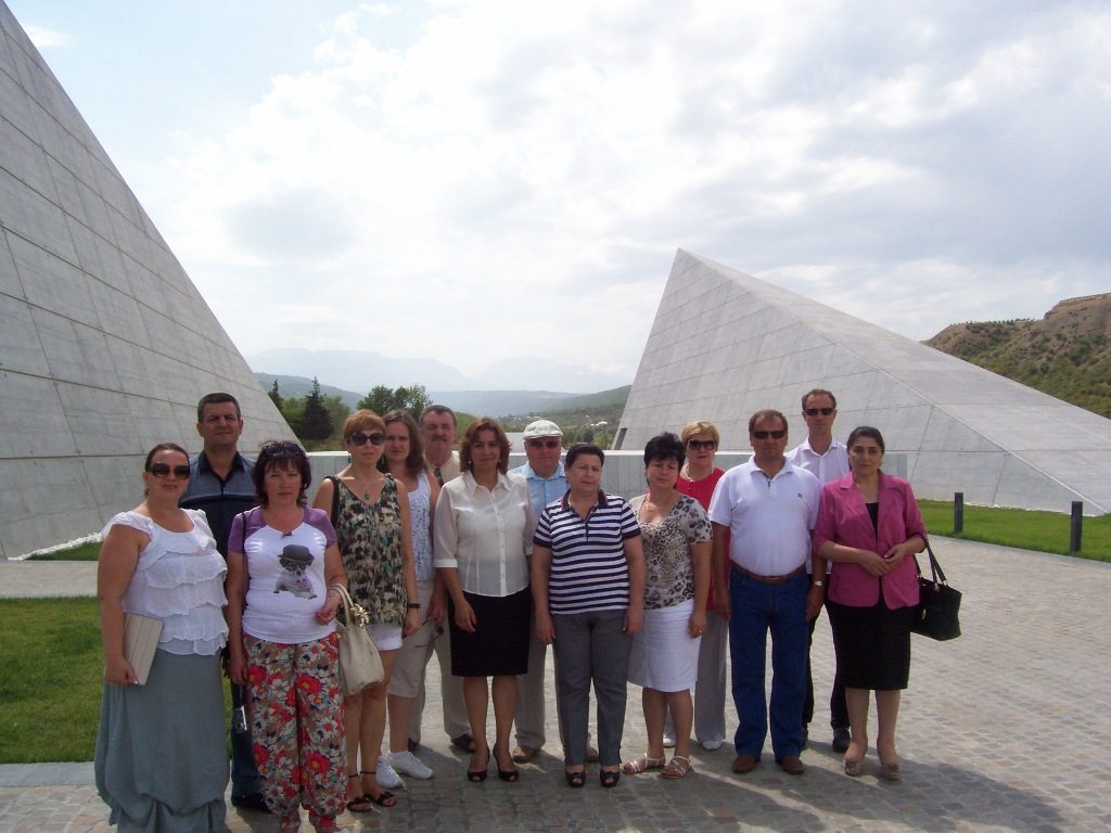 Quba Rayon İcra Hakimiyyətinin əməkdaşları və Belarusiya Respublikası Dövlət qurumları Həmkarlar İttifaqının sədri “Soyqırım memorial kompleksi”ni ziyarət etdilər.