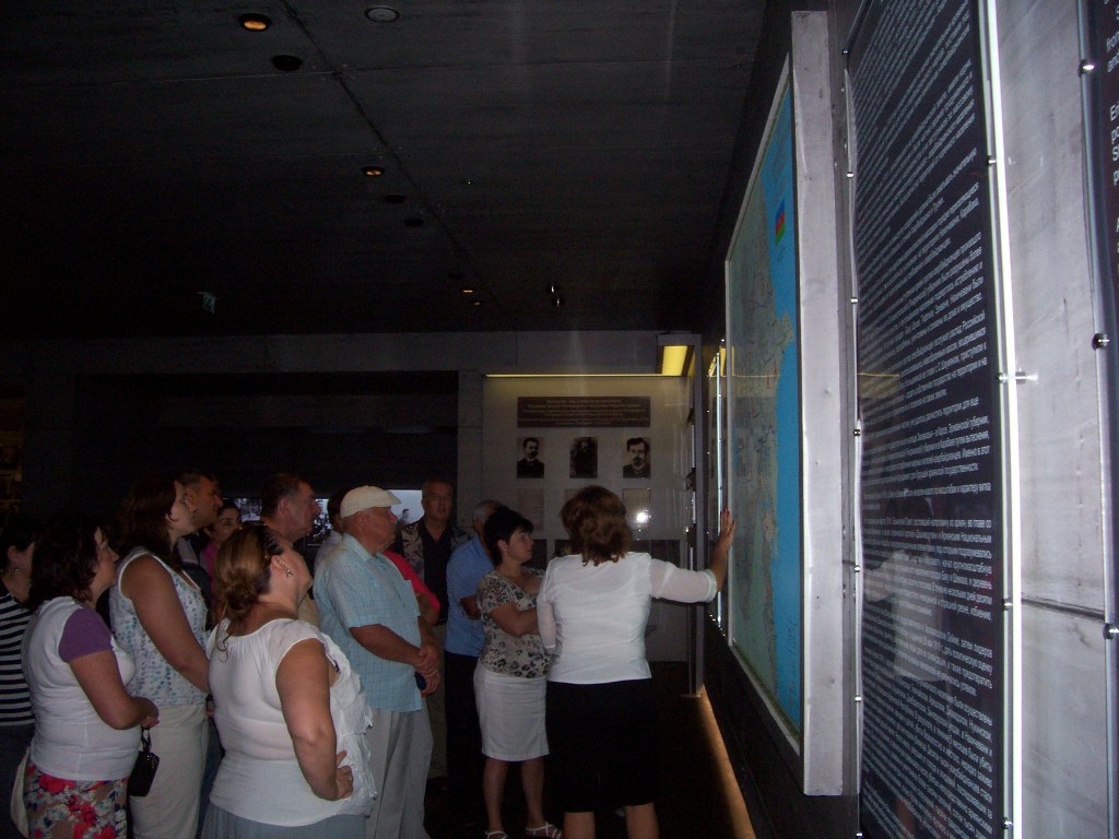 Quba Rayon İcra Hakimiyyətinin əməkdaşları və Belarusiya Respublikası Dövlət qurumları Həmkarlar İttifaqının sədri “Soyqırım memorial kompleksi”ni ziyarət etdilər.