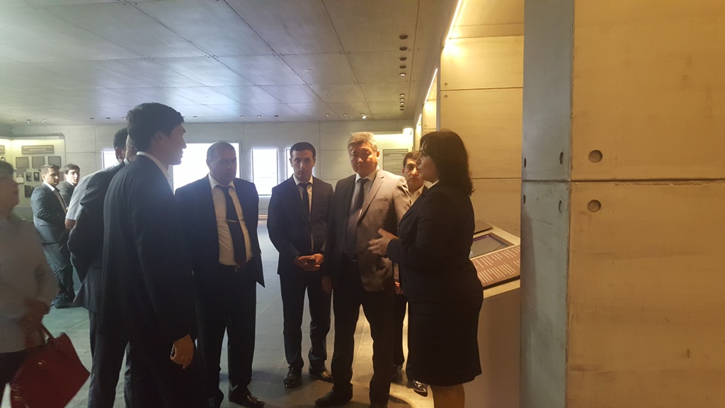 Kant şəhərinin meri Erkin Abdraxmanov, şəhər Keneşinin sədri Azat Şayldabekov, Keneşin deputatlar və başqa rəsmi şəxslərdən ibarət nümayəndə heyəti  proqram çərçivəsində Soyqırım kompleksini ziyarət etmişlər.  
