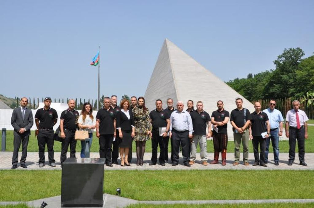 Millət Vəkili Qənirə Paşayeva Macarıstanlı qonaqlara “Soyqırım memorial kompleksi”nin tikilmə səbəbi və tarixi haqqında geniş məlumat verdi