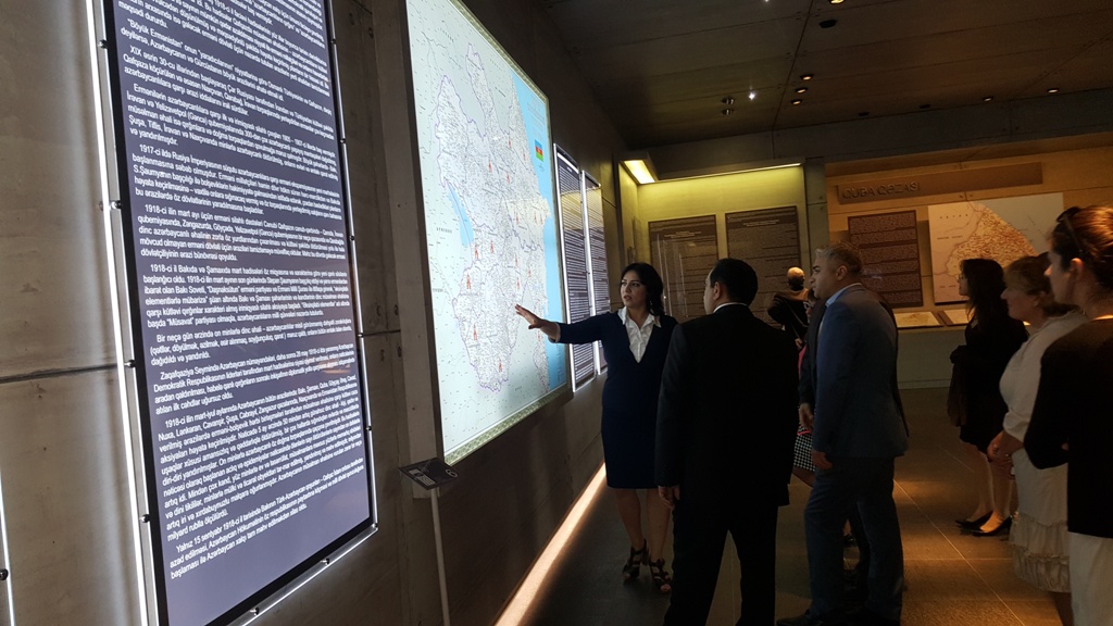 İsveçrə Yəhudi İcmaları Federasiyasının prezidenti cənab Herbert Vinterin , Millət Vəkili Yevda Abramov və digər qonaqlara 1918 ci ildə erməni daşnaklarının Azərbaycanın müxtəlif ərazilərində dinc əhaliyə qarşı törətdikləri vəhşilikləri haqqında məlumat verildi.