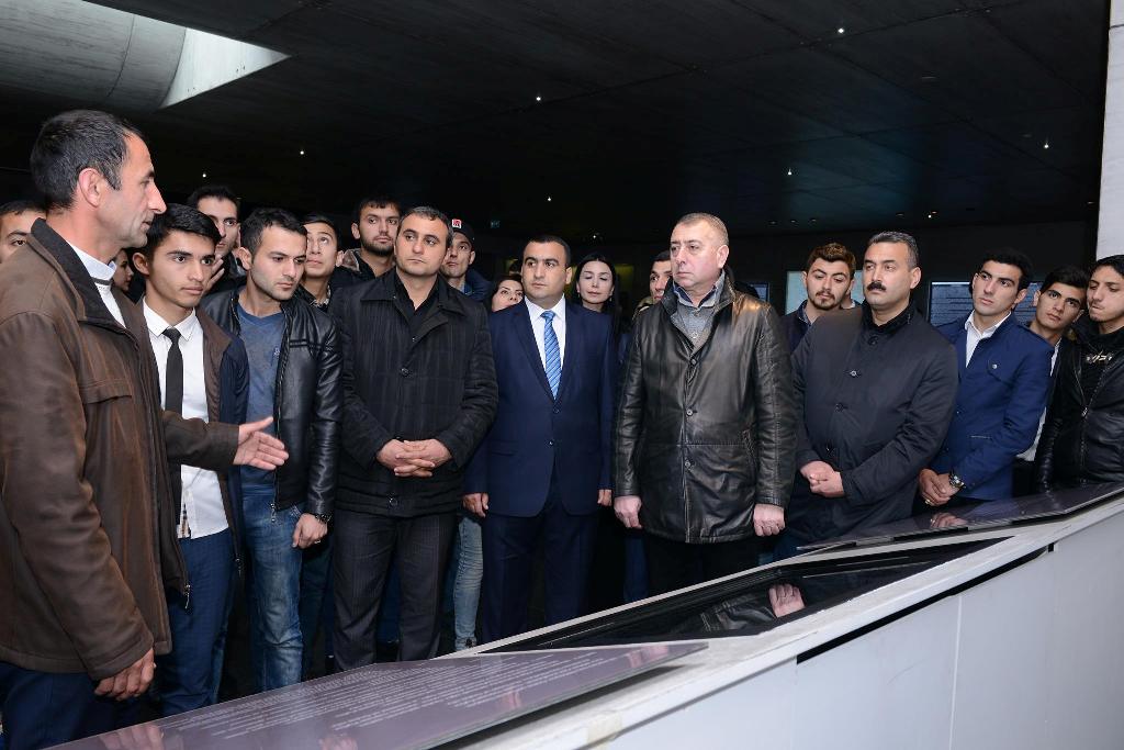 Şirvan şəhərindən 50 nəfərə yaxın gənc Quba Soyqırımı məzarlığını ziyarət etdilər və soyqırım qurbanlarının xatirəsinə ucaldılmış Quba Soyqırımı Memorial Kompleksi ilə tanış oldular.