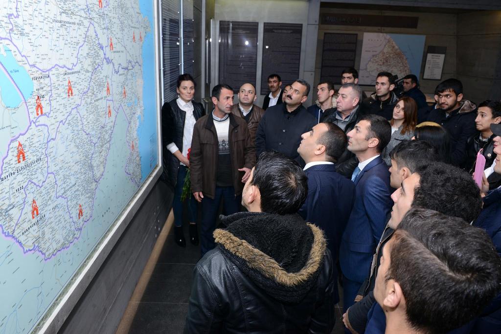 Şirvan şəhərindən 50 nəfərə yaxın gənc Quba Soyqırımı məzarlığını ziyarət etdilər və soyqırım qurbanlarının xatirəsinə ucaldılmış Quba Soyqırımı Memorial Kompleksi ilə tanış oldular.