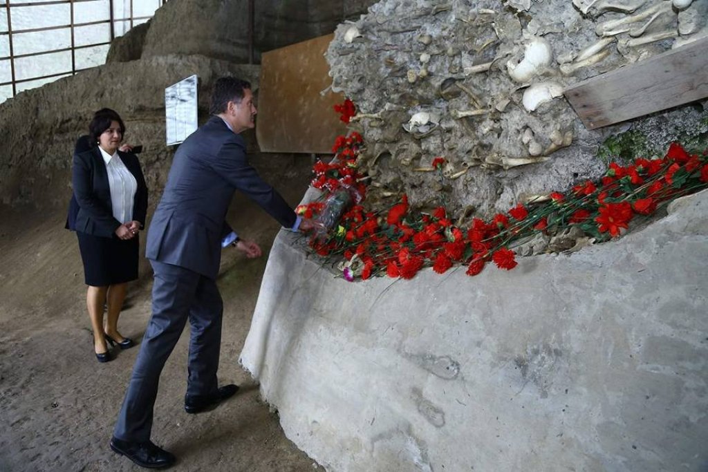 Türkiyyə Rspublikasının Azərbaycandakı Fövqəladə və Səlahiyyətli səfiri Alper Coşkun , səfirliyin əməkdaşları ilə Quba “Soyqırımı memorial kompleksi”ni və ərazidəki kütləvi məzarlığı ziyarət edib.