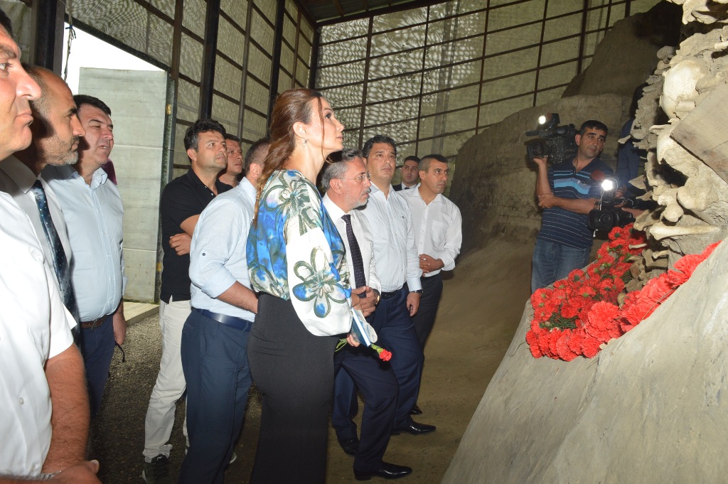 Ankaradan Pursaklar bələdiyyə başqanı Səlcuk Çətinin rəhbərlik etdiyi nümayəndə heyəti, EkoAvrasyanın sədri Hikmət Ərən və təşkilatın üzvləri və başqaları Avrasiya Beynəlxalq Araşdırmalar İnstitutu İB-nin sədri Q.Paşayevanın müşayiəti ilə Quba Soyqırımı Memorial Kompleksini ziyarət ediblər