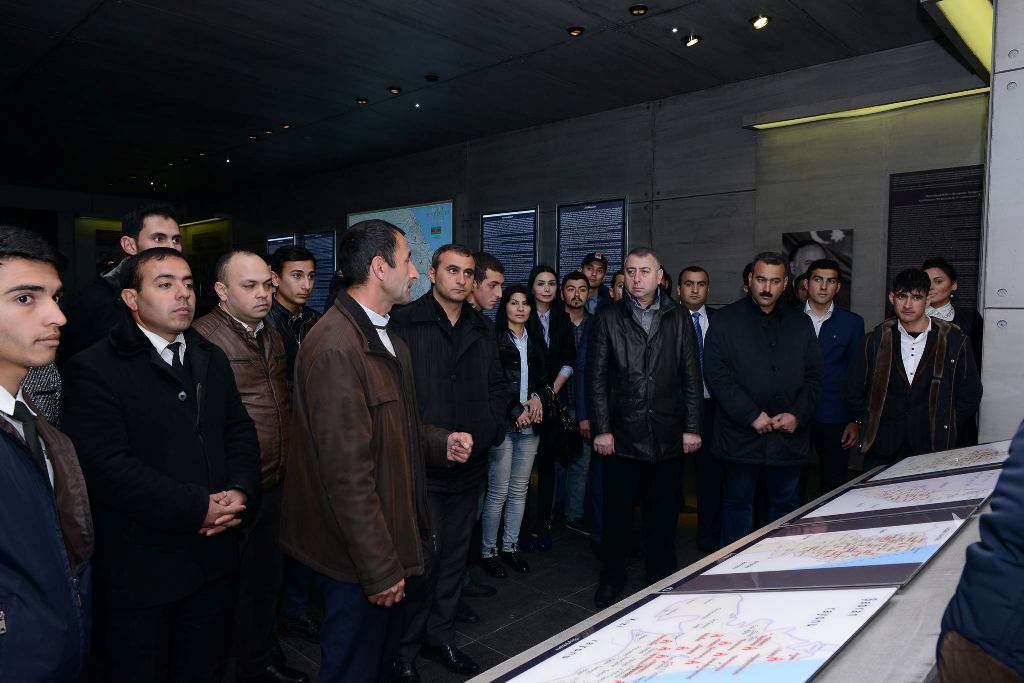 Şirvan şəhərindən 50 nəfərə yaxın gənc Quba Soyqırımı məzarlığını ziyarət etdilər və soyqırım qurbanlarının xatirəsinə ucaldılmış Quba Soyqırımı Memorial Kompleksi ilə tanış oldular.