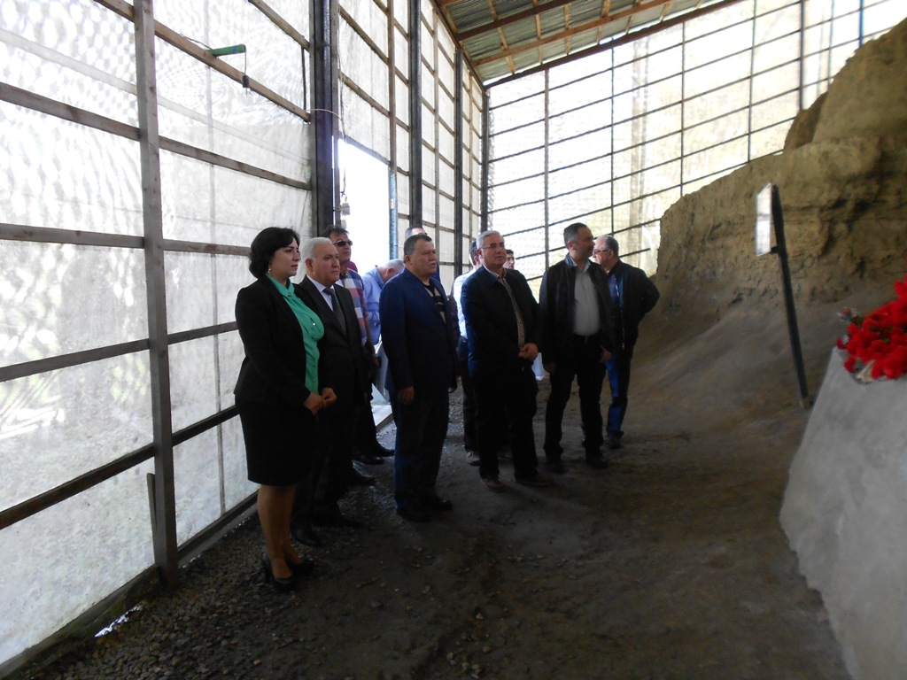 Quba Rayon İcra Hakimiyyəti rəsmiləri , Türkiyyə Respublikasının Baş Prokuroru Mehmet Akarca ve digər qonaqlar  “Soyqırım memorial kompleksi”ni ziyarət ediblər.