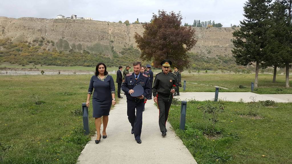 Azərbaycan Respublikası Daxili Qoşunların general-mayoru Fəxrəddin Səmədov , Belarusiya Respublikası DİN-nin Daxili Qoşunlarının zabitləri və hərbi qulluqçuları “Soyqırım kompleksi”ni  ziyarət etmişlər.