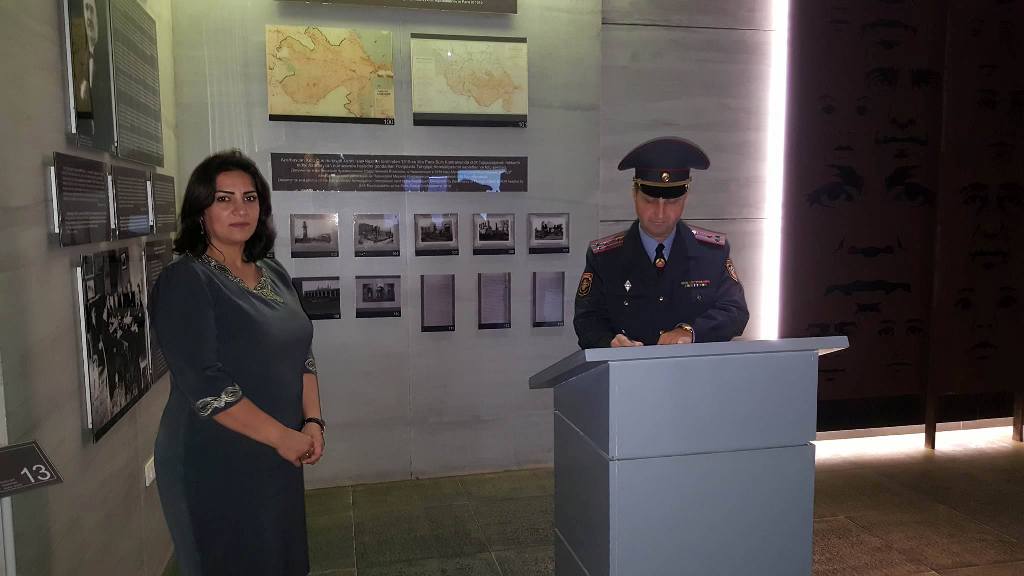 Azərbaycan Respublikası Daxili Qoşunların general-mayoru Fəxrəddin Səmədov , Belarusiya Respublikası DİN-nin Daxili Qoşunlarının zabitləri və hərbi qulluqçuları “Soyqırım kompleksi”ni  ziyarət etmişlər.