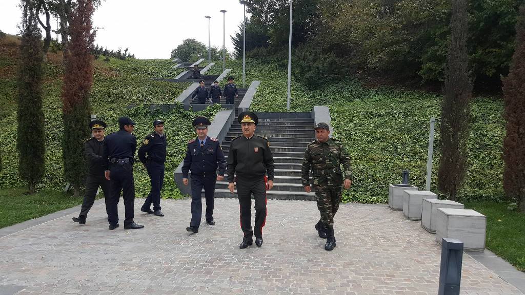 Azərbaycan Respublikası Daxili Qoşunların general-mayoru Fəxrəddin Səmədov , Belarusiya Respublikası DİN-nin Daxili Qoşunlarının zabitləri və hərbi qulluqçuları “Soyqırım kompleksi”ni  ziyarət etmişlər.