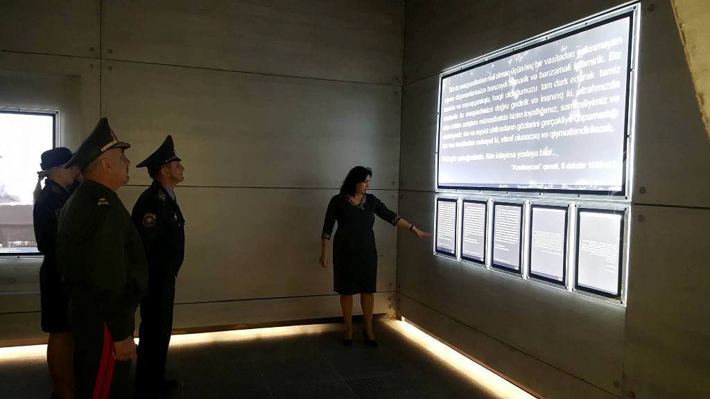 Azərbaycan Respublikası Daxili Qoşunların general-mayoru Fəxrəddin Səmədov , Belarusiya Respublikası DİN-nin Daxili Qoşunlarının zabitləri və hərbi qulluqçuları “Soyqırım kompleksi”ni  ziyarət etmişlər.