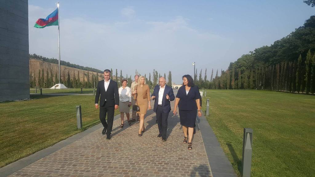 Belarusiya Respublikasının Ədliyyə Naziri Oleq Slijevski, Nazirlik əməkdaşları və Quba rayon Məhkəməsinin sədri Fizuli Pənahov “Soyqırım memorial kompleksi”ni ziyarət