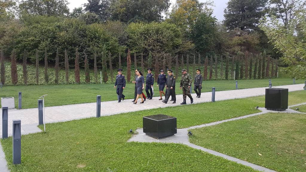 Azərbaycan Respublikası Daxili Qoşunların general-mayoru Fəxrəddin Səmədov , Belarusiya Respublikası DİN-nin Daxili Qoşunlarının zabitləri və hərbi qulluqçuları “Soyqırım kompleksi”ni  ziyarət etmişlər.