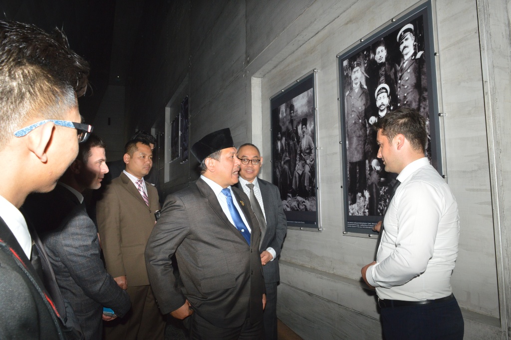 İndoneziyanın Azərbaycandakı səfiri Hüsnan Bəy Fanani, səfirliyin müşaviri Meta Pervonqo və digər rəsmilər  Quba Soyqırımı Memorial Kompleksini və ərazidəki kütləvi məzarlığı ziyarət etmişlər.