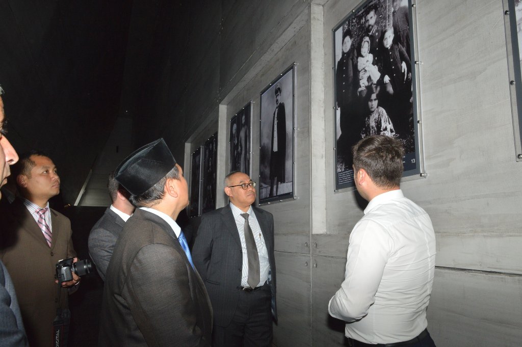 İndoneziyanın Azərbaycandakı səfiri Hüsnan Bəy Fanani, səfirliyin müşaviri Meta Pervonqo və digər rəsmilər  Quba Soyqırımı Memorial Kompleksini və ərazidəki kütləvi məzarlığı ziyarət etmişlər.