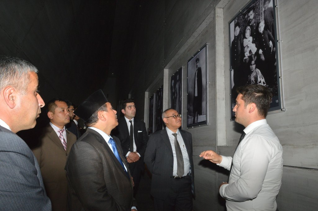 İndoneziyanın Azərbaycandakı səfiri Hüsnan Bəy Fanani, səfirliyin müşaviri Meta Pervonqo və digər rəsmilər  Quba Soyqırımı Memorial Kompleksini və ərazidəki kütləvi məzarlığı ziyarət etmişlər.
