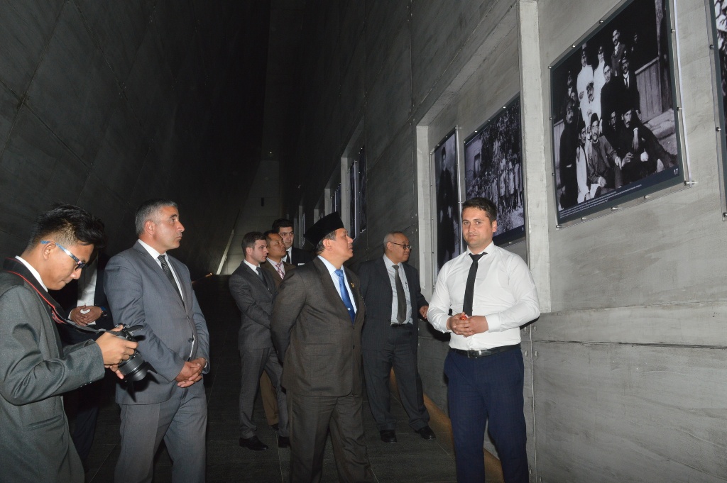 İndoneziyanın Azərbaycandakı səfiri Hüsnan Bəy Fanani, səfirliyin müşaviri Meta Pervonqo və digər rəsmilər  Quba Soyqırımı Memorial Kompleksini və ərazidəki kütləvi məzarlığı ziyarət etmişlər.