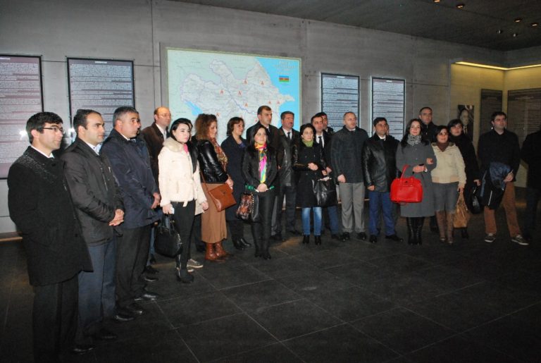 Azərbaycan Milli Elmlər Akademiyası , Dünya Gənc  Alimlərinin Beynəlxalq Baki Forumunun iştirakçıları “Soyqırım memorial kompleksi”ni ziyarət etmişlər