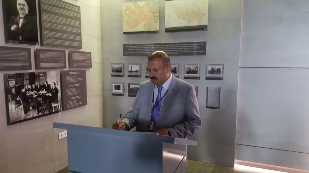 Türkiyyə - Azərbaycan Dayanişma və Kültür Dərnəyinin genel başkanı Sefer Karakoyunlu və 17 nəfər əməkdaşı “Soyqırım memorial kompleksi”ni ziyarət etmişlər.