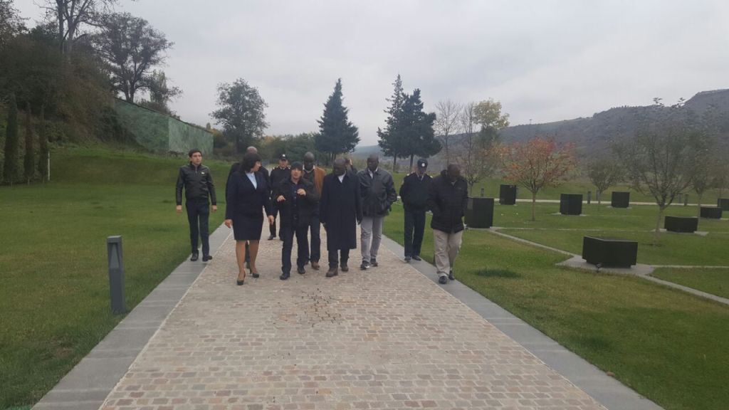 Seneqal Respublikasının Baş Gömrük Departamentinin direktoru cənab Papa Ousmane Gueyeni  və digər qonaqlar  Soyqırım kompleksini ziyarət etmişlər.