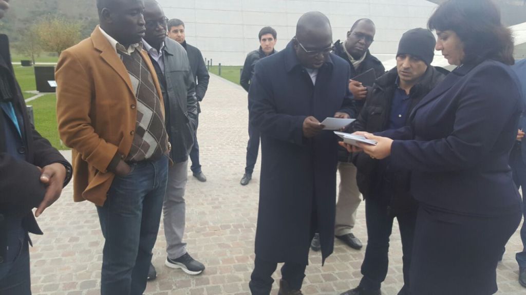 Seneqal Respublikasının Baş Gömrük Departamentinin direktoru cənab Papa Ousmane Gueyeni  və digər qonaqlar  Soyqırım kompleksini ziyarət etmişlər.