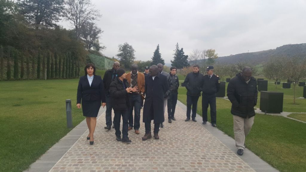 Seneqal Respublikasının Baş Gömrük Departamentinin direktoru cənab Papa Ousmane Gueyeni  və digər qonaqlar  Soyqırım kompleksini ziyarət etmişlər.