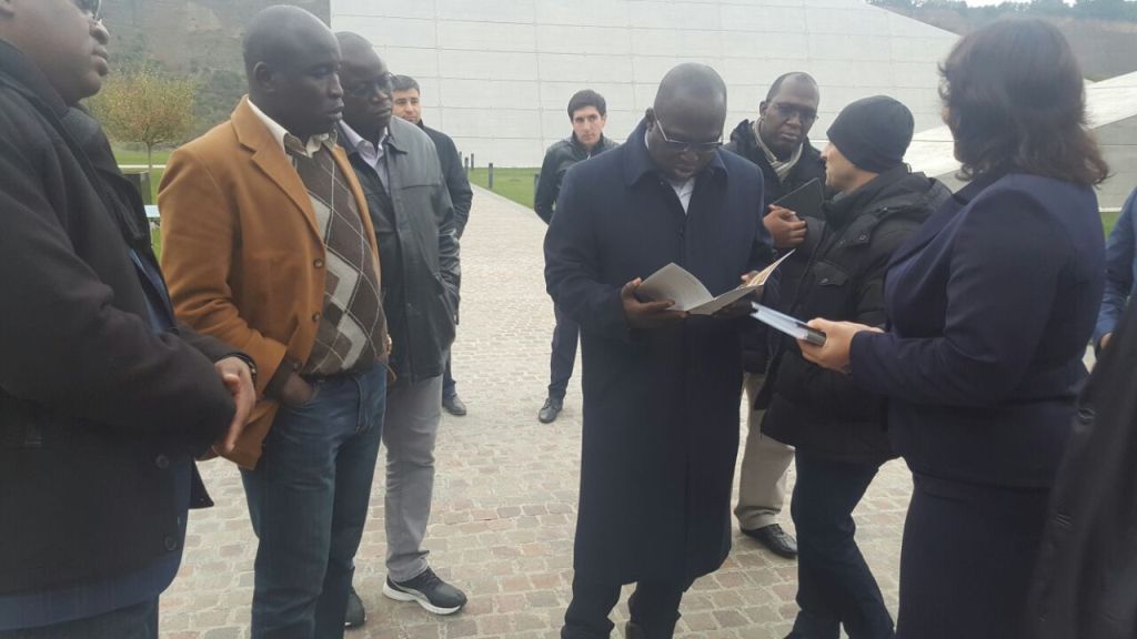 Seneqal Respublikasının Baş Gömrük Departamentinin direktoru cənab Papa Ousmane Gueyeni  və digər qonaqlar  Soyqırım kompleksini ziyarət etmişlər.