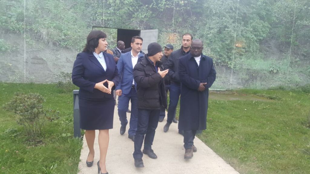 Seneqal Respublikasının Baş Gömrük Departamentinin direktoru cənab Papa Ousmane Gueyeni  və digər qonaqlar  Soyqırım kompleksini ziyarət etmişlər.