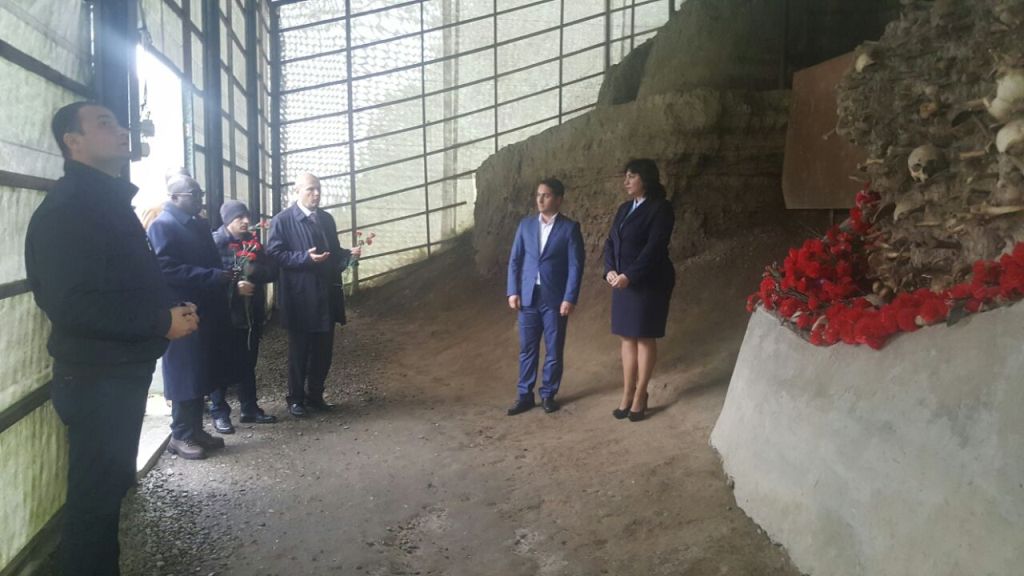 Seneqal Respublikasının Baş Gömrük Departamentinin direktoru cənab Papa Ousmane Gueyeni  və digər qonaqlar  Soyqırım kompleksini ziyarət etmişlər.