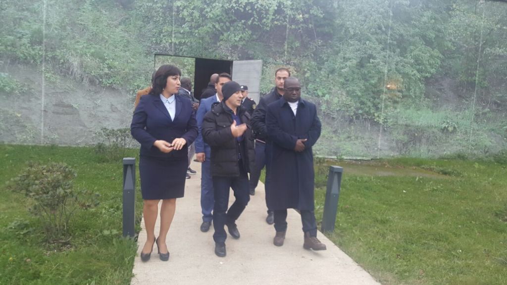 Seneqal Respublikasının Baş Gömrük Departamentinin direktoru cənab Papa Ousmane Gueyeni  və digər qonaqlar  Soyqırım kompleksini ziyarət etmişlər.