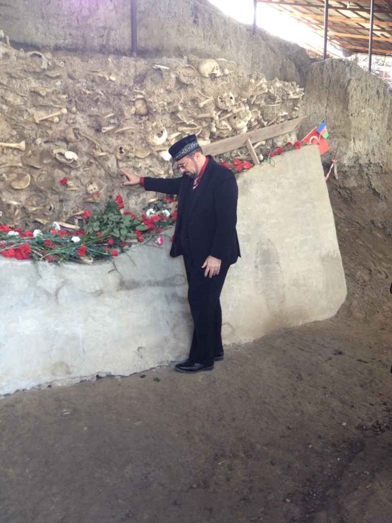 ABŞ –ın Azərbaycandakı səfirliyinin əməkdaşları, ABŞ-ın Prinston Universitetinin professoru  Yahya Hendi Soyqırım memorial kompleksində olmuşlar.