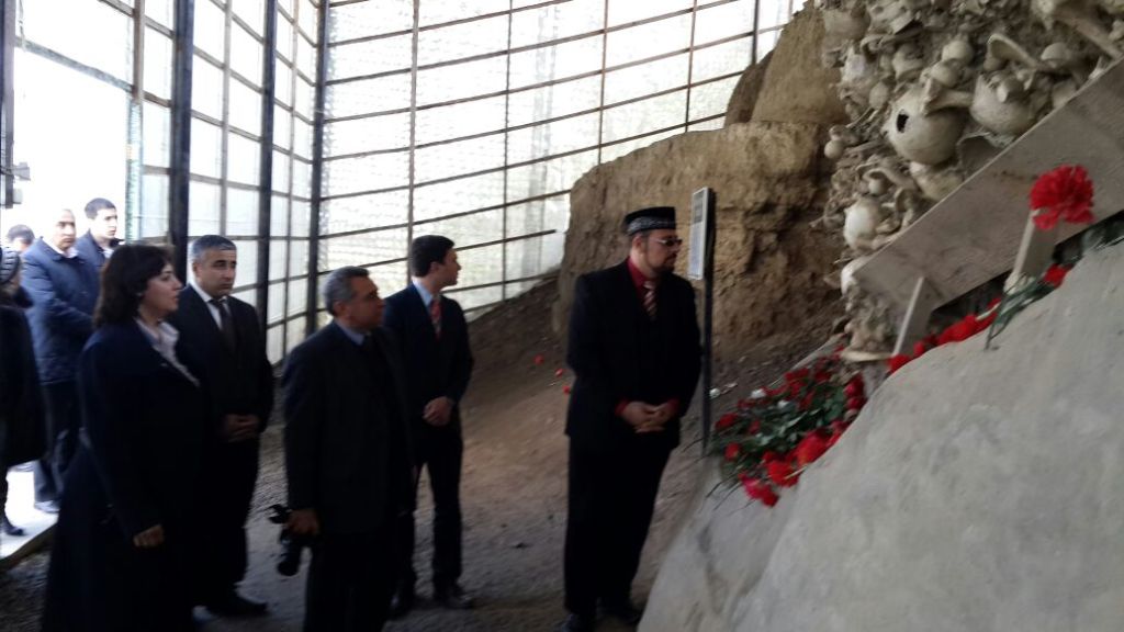 ABŞ –ın Azərbaycandakı səfirliyinin əməkdaşları, ABŞ-ın Prinston Universitetinin professoru  Yahya Hendi Soyqırım memorial kompleksində olmuşlar.
