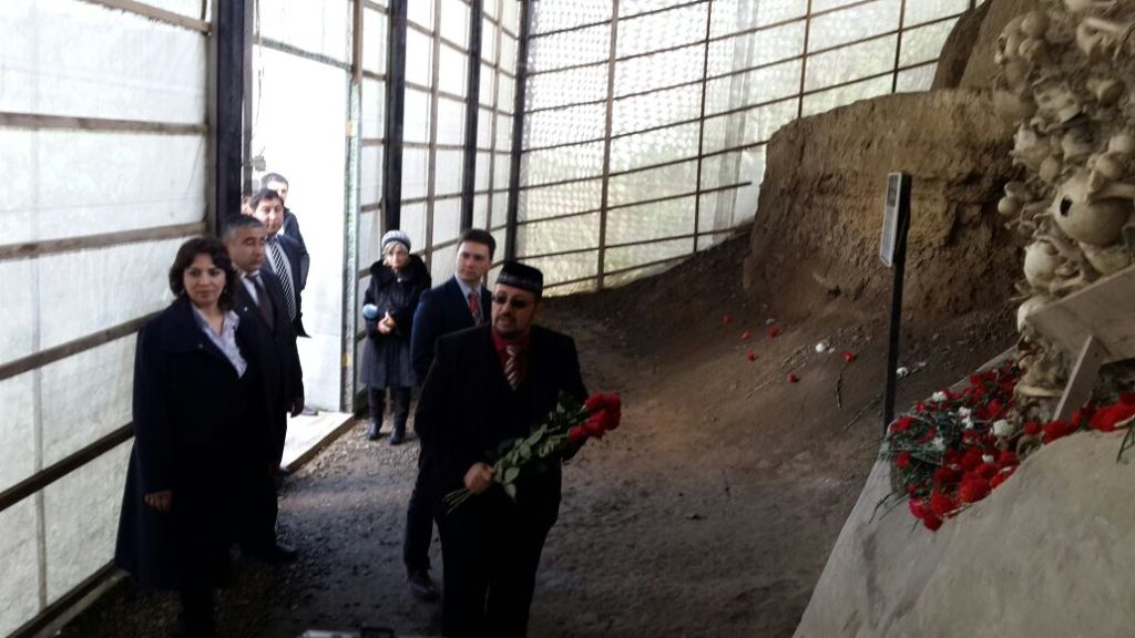 ABŞ –ın Azərbaycandakı səfirliyinin əməkdaşları, ABŞ-ın Prinston Universitetinin professoru  Yahya Hendi Soyqırım memorial kompleksində olmuşlar.