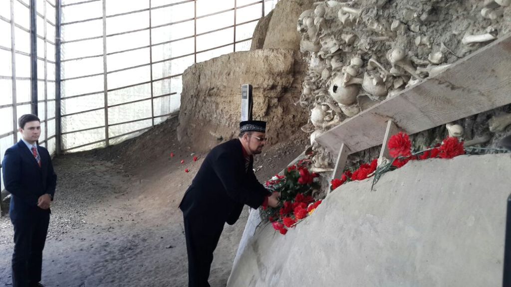 ABŞ –ın Azərbaycandakı səfirliyinin əməkdaşları, ABŞ-ın Prinston Universitetinin professoru  Yahya Hendi Soyqırım memorial kompleksində olmuşlar.