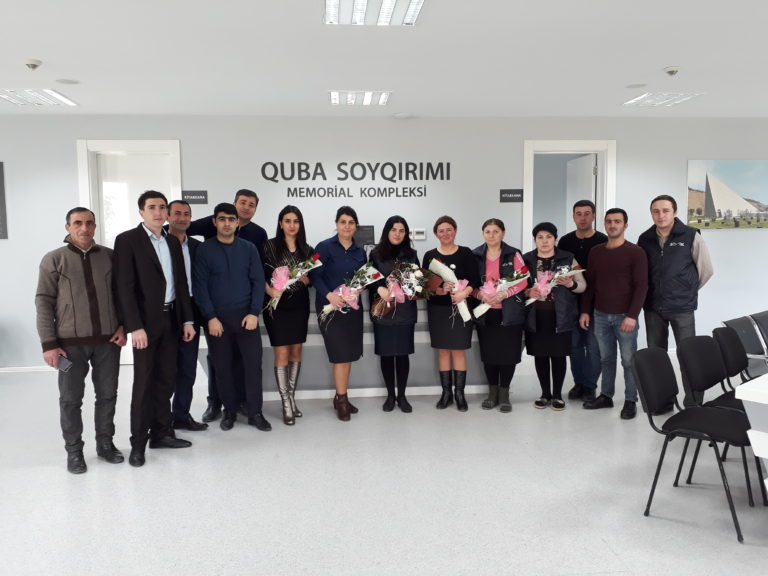 Martın 7-də Quba şəhərində “Soyqırımı Memorial Kompleksi”ndə 8 mart - Beynəlxalq Qadınlar Gününə həsr olunmuş tədbir keçirilmişdir. Kompleksin direktoru Rəxşəndə  Bayramova   əməkdaşları salamlayaraq  xanımları bayram münasibətilə təbrik etdi. Ülvilik, zəriflik və gözəllik rəmzi olan qadın adı, ana adı ölkəmizdə həmişə uca tutulmuşdur. O, qeyd etdi ki, Azərbaycan qadınları zərif olduğu qədər də güclüdürlər. Müasir Azərbaycan dövlətində qadınların fəaliyyətinə geniş yer verilməsi, gender bərabərliyinin qorunması, eyni zamanda, qadınların sosial-iqtisadi, siyasi və mədəni sahələrin inkişafında iştirakçılıqdan birbaşa aparıcı mövqeyə keçməsi həm də lider qadınların yetişdirilməsi üçün zəmin yaradılıb. Bunu Azərbaycan Respublikasının birinci vitse-prezidenti Mehriban xanım Əliyevanın timsalında tam aydın görmək mümkündür. Birinci xanımın ölkənin ictimai-siyasi həyatındakı uğurlu fəaliyyəti, dövlətimizin, dövlətçiliyimizin naminə, xalqın rifahı üçün gördüyü işlər, xeyirxah əməllər bu gün Azərbaycan qadınının nə qədər fəal olduğunu təsdiq edir.  Bayram münasibətilə qadınlara gül dəstələri həmçinin hədiyyələr təqdim olundu və tədbir çay süfrəsi ilə yekunlaşdı.