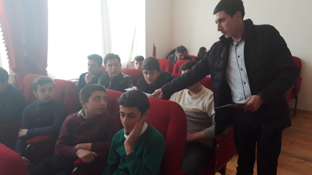 Quba şəhərində “Soyqırımı Memorial Kompleksi”nin təşəbbüsü ilə  növbəti tədbir 10.03.2018-ci il tarixdə Quba rayon İbrahim Şahmərdanov adına Qəçrəş kənd  tam orta məktəbində keçirildi. Kompleksin Elmi Araşdırmalar, ekspozisiyası və fond şöbəsinin müdiri Lətafət  Beybutova, əməkdaşı Aygün Ağamirzəyeva, əməkdaşı Aysu Bülbülzadə, əməkdaşı Xəyal Nuhbalayev, foto - video kompyuter mütəxəssisi Oqtay Orucovun iştirakı ilə keçirilən “31 Mart tarixin unudulmaz səhifəsidir” adlı tədbirdə məktəbin müəllim və şagird heyəti ilə geniş fikir mübadiləsi aparılmışdır. Vətənpərvərlik ruhunda çıxış edən Kompleksin əməkdaşları qeyd etdilər ki, xalqımızın başına gələn müsibətləri unutmamaq, tariximizi gələcək nəsillərə ötürmək hər bir Azərbaycan vətəndaşının borcudur. Tədbirin sonunda Kompleksin əməkdaşları tərəfindən şagirdlərə 16 adda Soyqırım hadisələrini özündə əks etdirən bukletlər təqdim olundu.