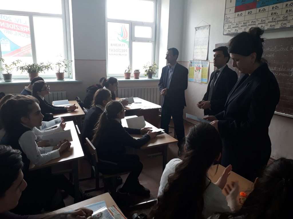 Quba şəhərində “Soyqırımı Memorial Kompleksi”nin əməkdaşları L.Beybutova, A. Turabov, İ. Aslanov, O.Orucov  07 mart 2018-ci il tarixində Quba şəhər  Hikmət Hüseynov adina  4 N-li tam orta məktəbində “Tarixi həqiqətlər” adlı vətənpərvərlik mövzusunda şagirdlərlə maarifləndirici söhbətlər aparmışlar.  Giriş sözü ilə çıxış edən məktəbin direktoru Xanımsona Quliyeva vətənpərvərlik mövzusunda təşkil olunan tədbirlərin əhəmiyyətindən danışaraq, Kompleksin təşkil etdiyi bu layihənin tədqirəlayiq olduğunu vurğuladı.      Kompleksin bələdçisi İslam  Aslanov şagirdlərin soyqırımla bağlı maraqlandıqları sualları cavablayaraq, hadisələr haqqında ətraflı məlumat verdi.   Bu mövzu ilə əlaqədar məktəbin IX sinif şagirdi Cəfərova Fərqanə, X sinif şagirdi Tural Əliyev daha fəal iştirak etdilər.      Tədbirin sonunda Kompleksin əməkdaşları tərəfindən şagirdlərə xüsusi bukletlər təqdim olundu.