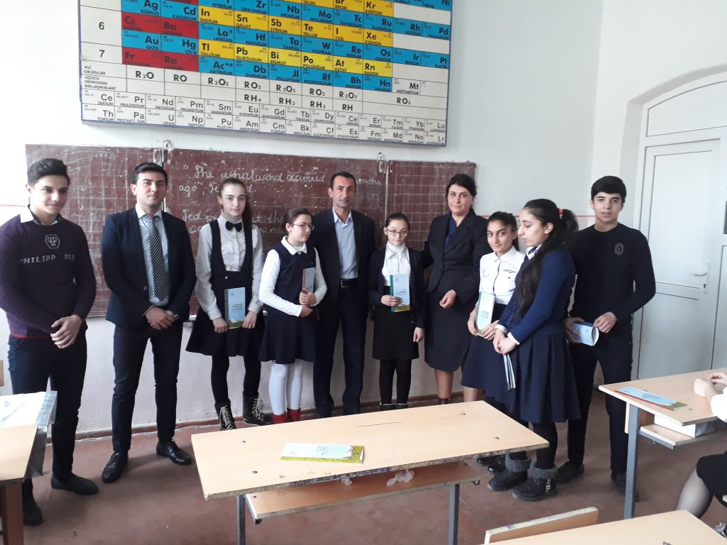 Quba şəhərində “Soyqırımı Memorial Kompleksi”nin əməkdaşları L.Beybutova, A. Turabov, İ. Aslanov, O.Orucov  07 mart 2018-ci il tarixində Quba şəhər  Hikmət Hüseynov adina  4 N-li tam orta məktəbində “Tarixi həqiqətlər” adlı vətənpərvərlik mövzusunda şagirdlərlə maarifləndirici söhbətlər aparmışlar.  Giriş sözü ilə çıxış edən məktəbin direktoru Xanımsona Quliyeva vətənpərvərlik mövzusunda təşkil olunan tədbirlərin əhəmiyyətindən danışaraq, Kompleksin təşkil etdiyi bu layihənin tədqirəlayiq olduğunu vurğuladı.      Kompleksin bələdçisi İslam  Aslanov şagirdlərin soyqırımla bağlı maraqlandıqları sualları cavablayaraq, hadisələr haqqında ətraflı məlumat verdi.   Bu mövzu ilə əlaqədar məktəbin IX sinif şagirdi Cəfərova Fərqanə, X sinif şagirdi Tural Əliyev daha fəal iştirak etdilər.      Tədbirin sonunda Kompleksin əməkdaşları tərəfindən şagirdlərə xüsusi bukletlər təqdim olundu.