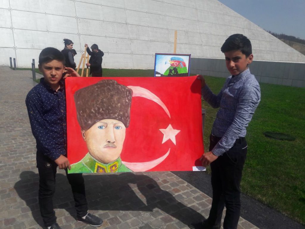 Quba şəhərində “Soyqırımı Memorial Kompleksi”ndə məktəblilərin iştirakı ilə rəsm sərgisi  və şeir müsabiqəsi keçirildi