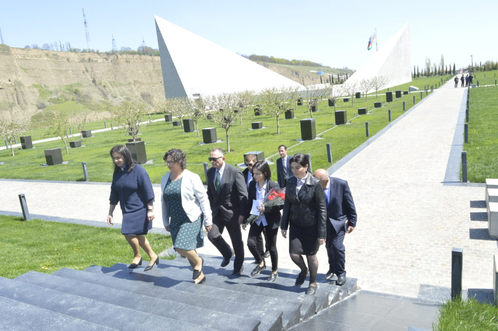 İsrail Respublikasının Azərbaycandakı Fövqəladə və Səlahiyyətli səfiri Dan Stav Quba şəhərində “Soyqırımı Memorial  Kompleksi”ndə