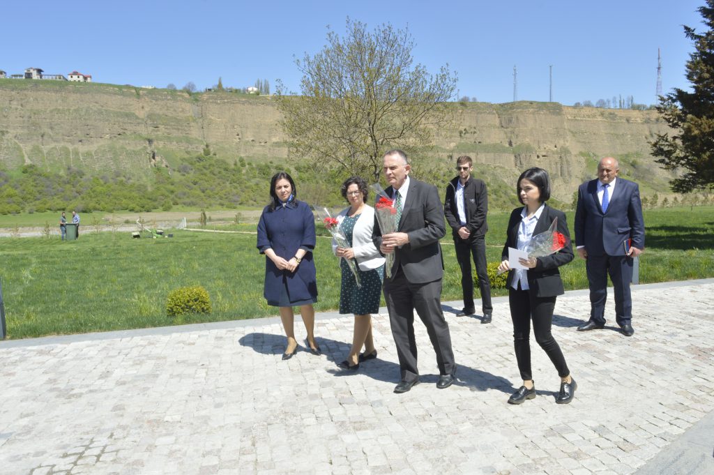 İsrail Respublikasının Azərbaycandakı Fövqəladə və Səlahiyyətli səfiri Dan Stav Quba şəhərində “Soyqırımı Memorial  Kompleksi”ndə