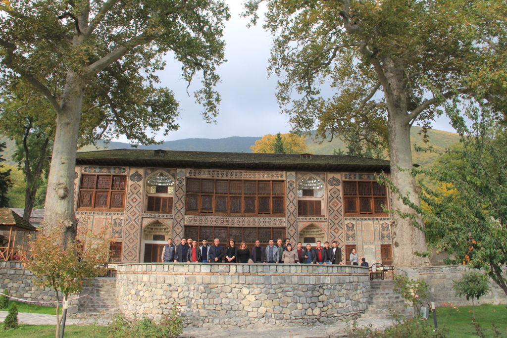 Quba “Soyqırımı Memorial Kompleksi”nin Rəhbərliyinin təşəbbüsü ilə təcrübə mübadiləsi layihəsi çərçivəsində 20 nəfərdən artıq kompleks əməkdaşları Qəbələ, Şəki və Kiş qoruqlarına səfər etmişlər
