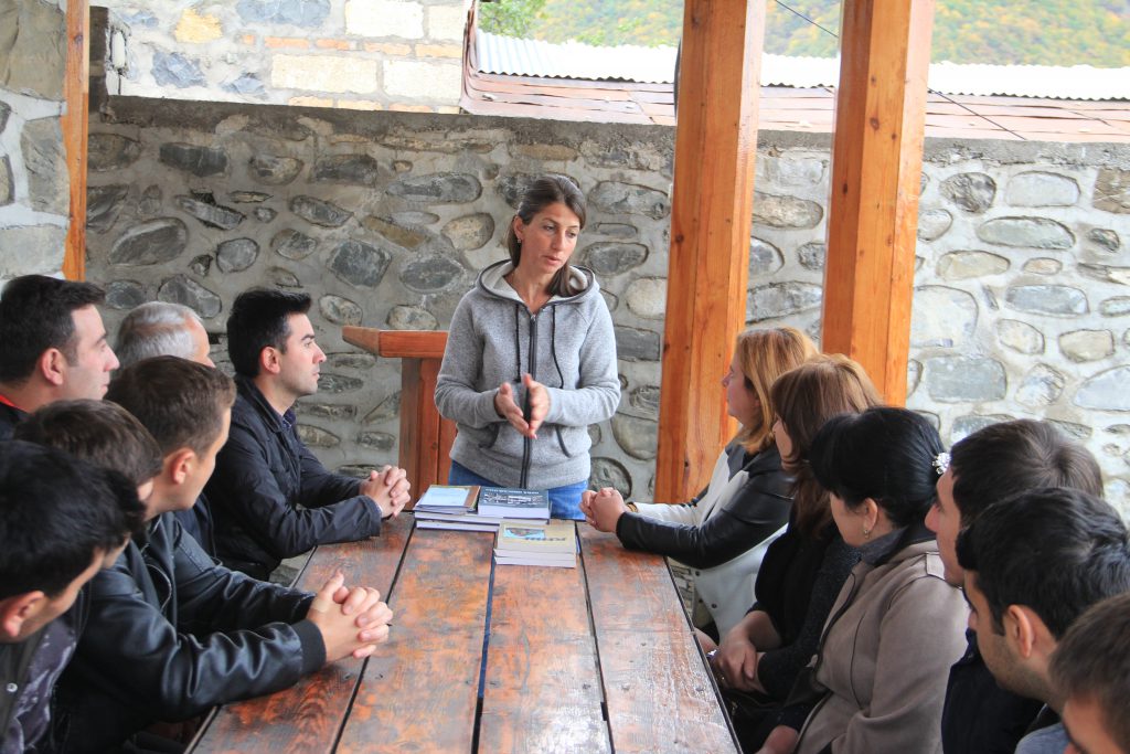 Quba "Soyqırımı Memorial Kompleksi"nin Rəhbərliyinin təşəbbüsü ilə təcrübə mübadiləsi layihəsi çərçivəsində 20 nəfərdən artıq kompleks əməkdaşları Qəbələ, Şəki və Kiş qoruqlarına səfər etmişlər