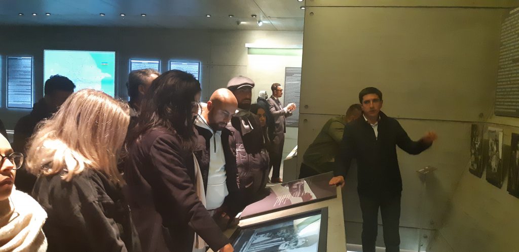 İsveç Krallığı, Norveç və ABŞ-dan gələn 20-dən çox gənc Quba Şəhərində “Soyqırımı Memorial Kompleksi”ndə.
