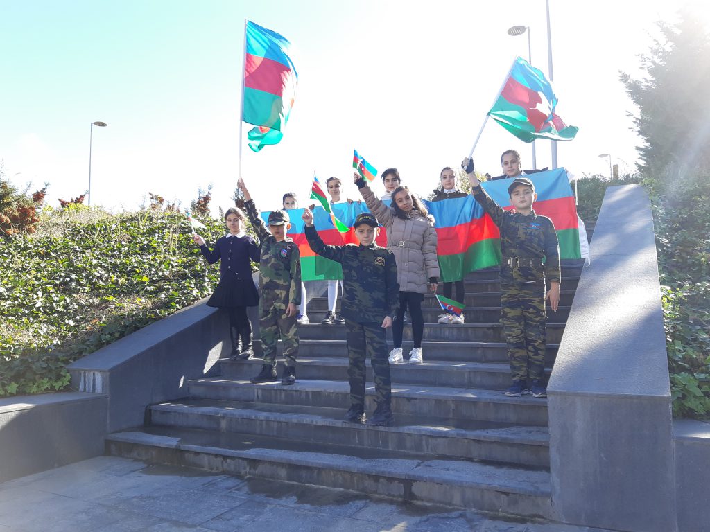 “Bayraq Günü” nün  100 illyi Quba şəhəri  “Soyqırımı Memorial Kompleksi”ndə  qeyd edildi.
