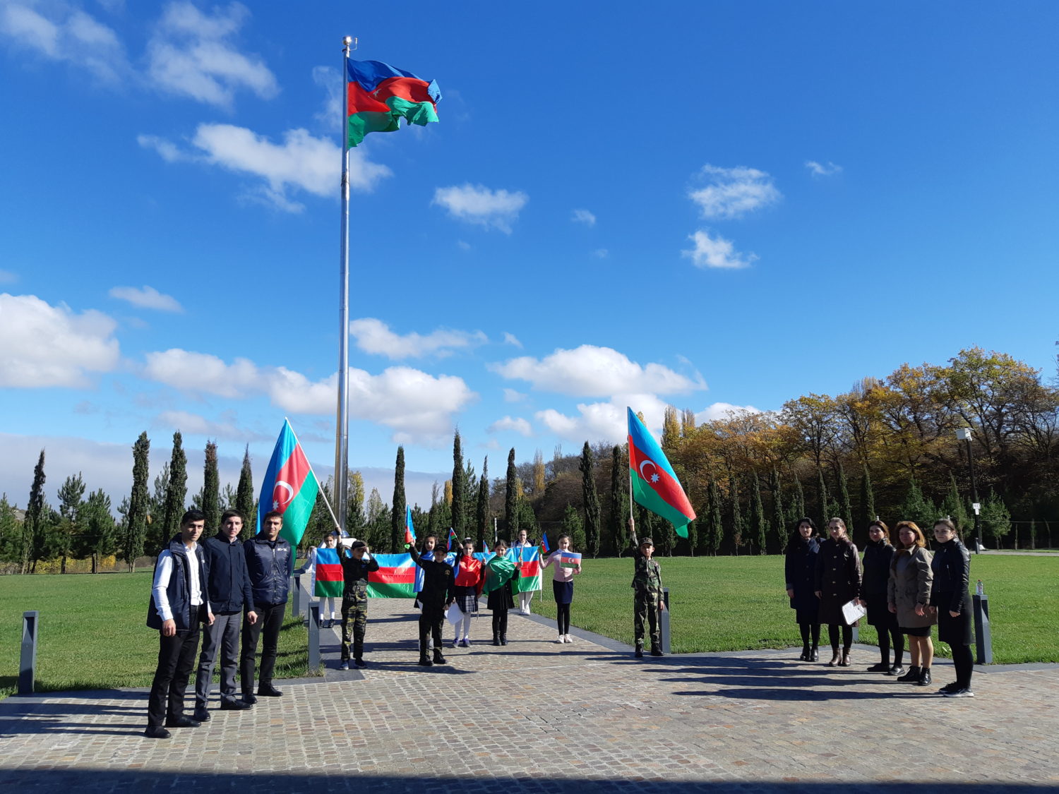 “Bayraq Günü” nün  100 illyi Quba şəhəri  “Soyqırımı Memorial Kompleksi”ndə  qeyd edildi.