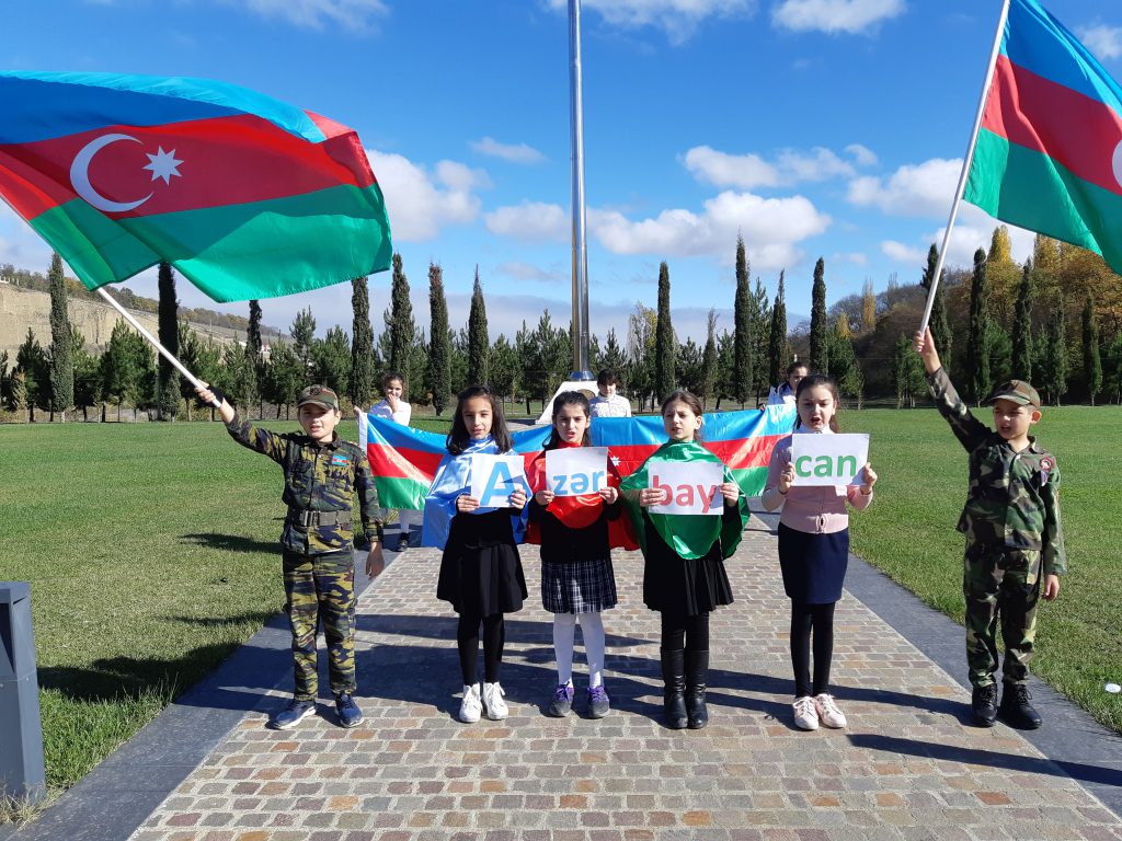 “Bayraq Günü” nün  100 illyi Quba şəhəri  “Soyqırımı Memorial Kompleksi”ndə  qeyd edildi.