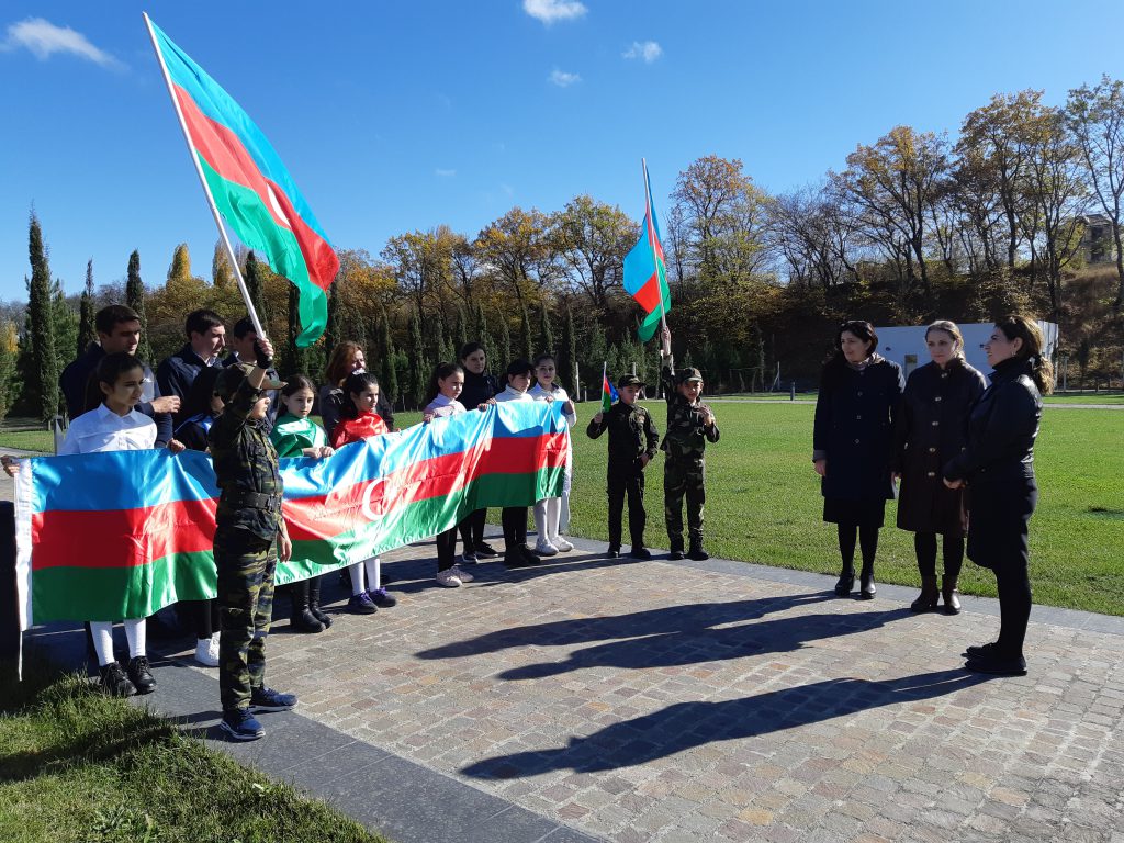 “Bayraq Günü” nün  100 illyi Quba şəhəri  “Soyqırımı Memorial Kompleksi”ndə  qeyd edildi.
