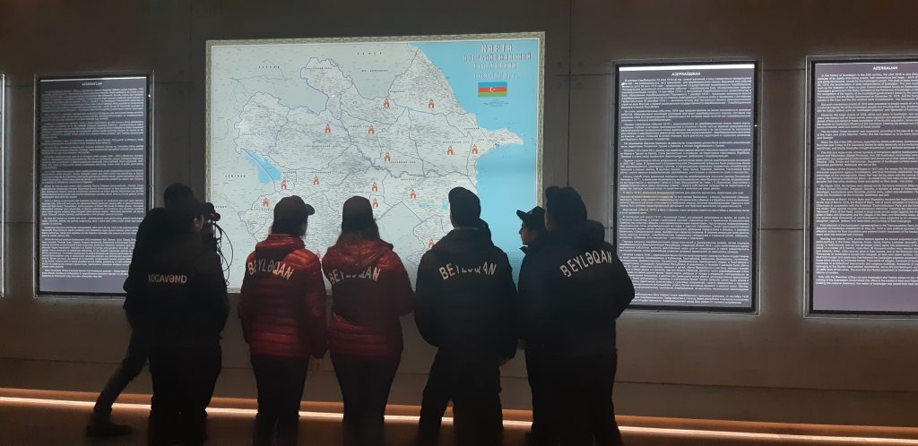 “Ölkəmizi tanıyaq”  tur-aksiyası çərçivəsində məktəblilər  Quba şəhərində “Soyqırımı Memorial Kompleksi”ni ziyarət etmişlər.