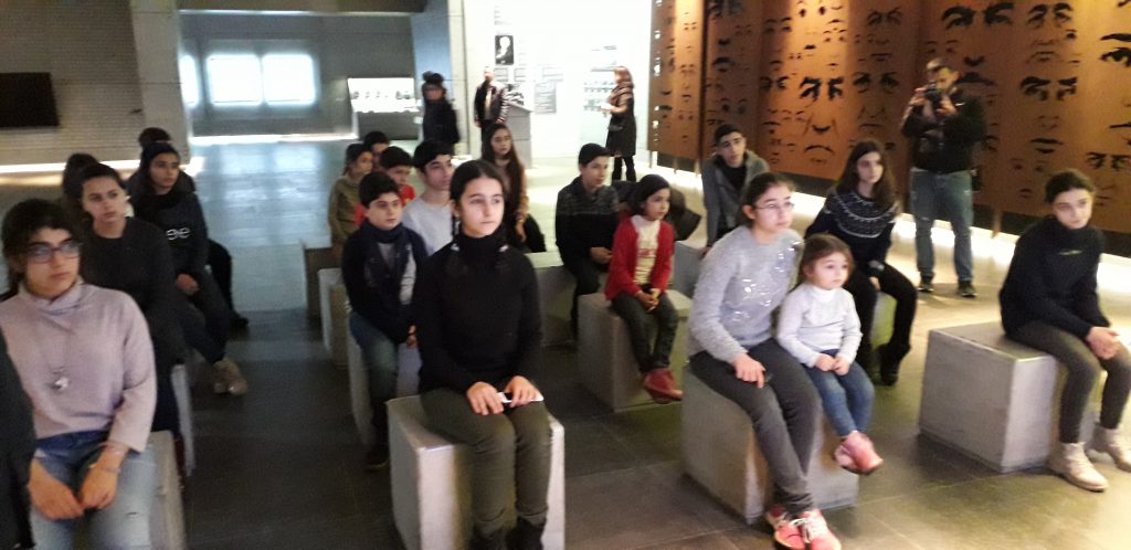 Kompleksdə Azərbaycanfilm kinostudiyasının istehsal etdiyi “Ağ atlı oğlan” tammetrajlı film nümayiş etdirildi.